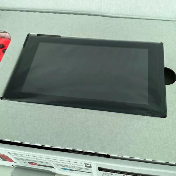 New Nintendo Switch 32GB Console - Picture 8 of 10